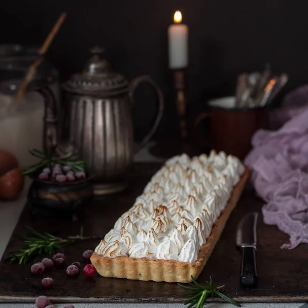 Cranberry Meringue Tart — Stock Photo, Image