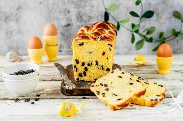 Pan de pan cruzado caliente de azafrán de Pascua — Foto de Stock