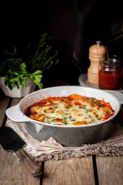 Fırında Domatesli Conchiglioni Dolması 
