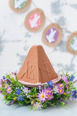 Paskalya Çikolatalı Kuark Tatlısı, Paskha