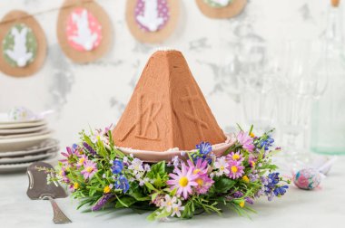 Paskalya Çikolatalı Kuark Tatlısı, Paskha