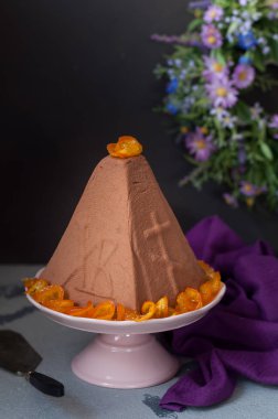 Paskalya Çikolatalı Kuark Tatlısı, Paskha