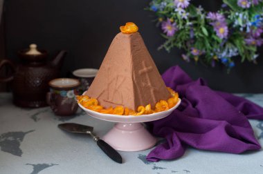 Paskalya Çikolatalı Kuark Tatlısı, Paskha