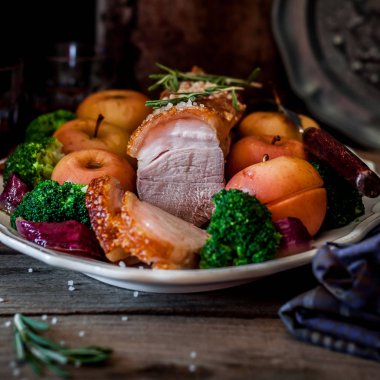 elmalı domuz rostosu