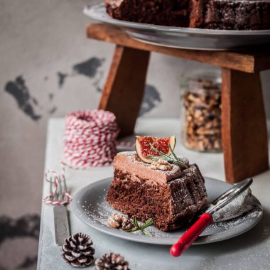 Dilimlenmiş Çikolatalı Noel Pastası