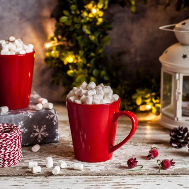 Marshmallowlu Noel Sıcak Çikolatası