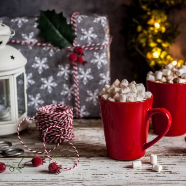 Marshmallowlu Noel Sıcak Çikolatası