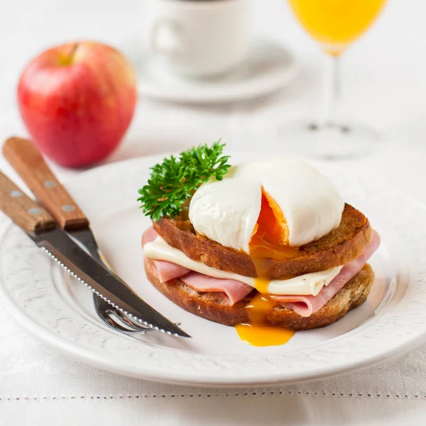 Croque madame, French Toast with Egg — Stock Photo, Image