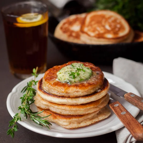 Fluffy Wholemeal Pancakes with Herbed Butter — Stock Photo, Image