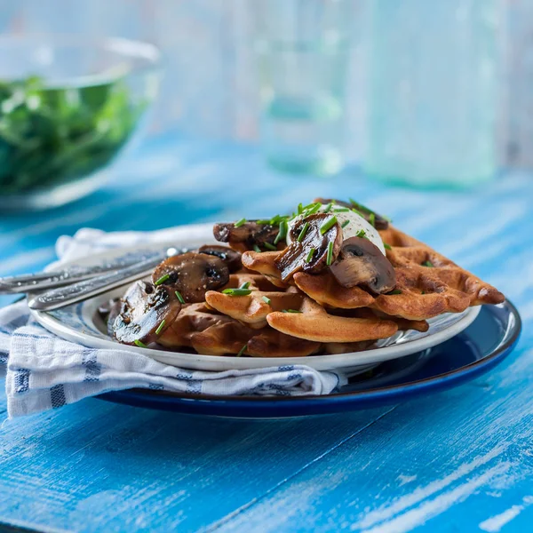 Waffles de batata com cogumelos — Fotografia de Stock