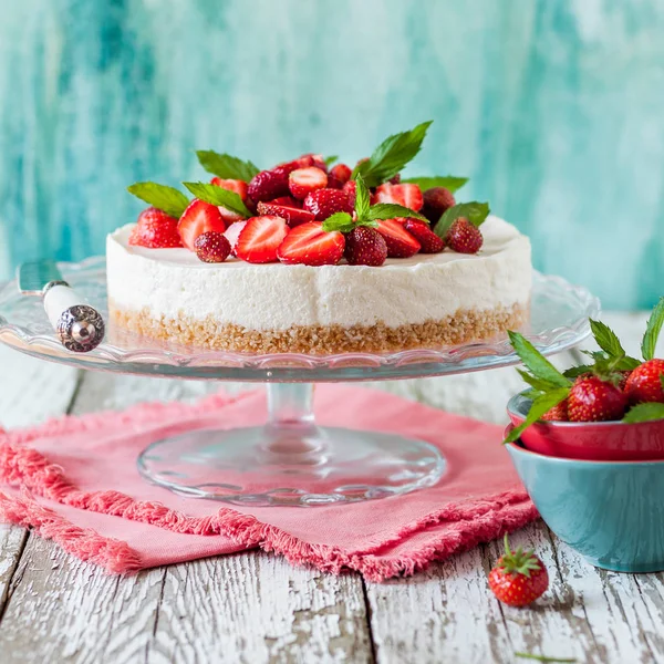No Bake Strawberry Cheesecake — Stock Photo, Image