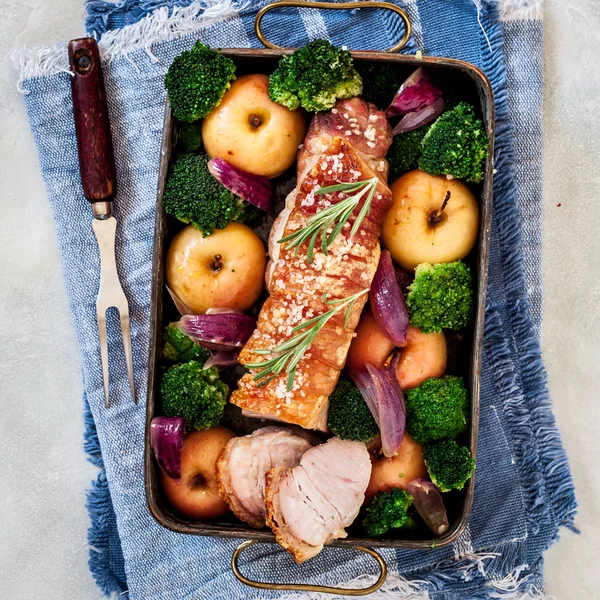 Roast Pork with Apples — Stock Photo, Image