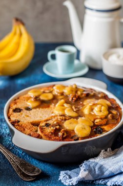 Karamelize Muzlu Ekmek Pudingi