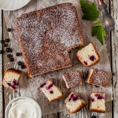 Dilimlenmiş Frenk Üzümlü Kek 