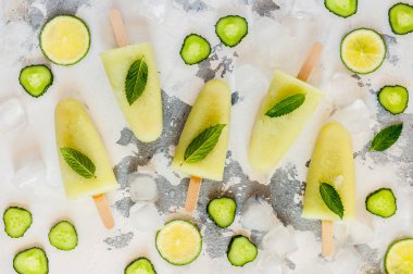 Salatalık ve Kireç Buz Pops