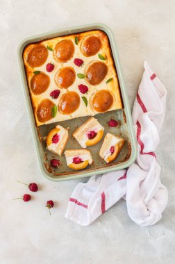 Kuark, Kayısı ve Ahududu Kek