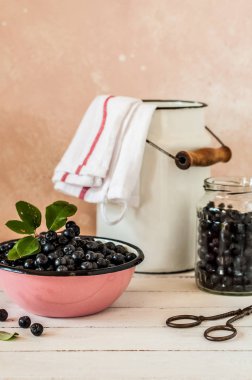 Mutfak Masasında Chokeberries