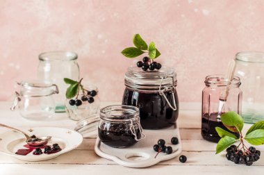 Canning Chokeberry Reçel 