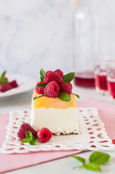 Lemon Semifreddo with Raspberries — Stock Photo, Image