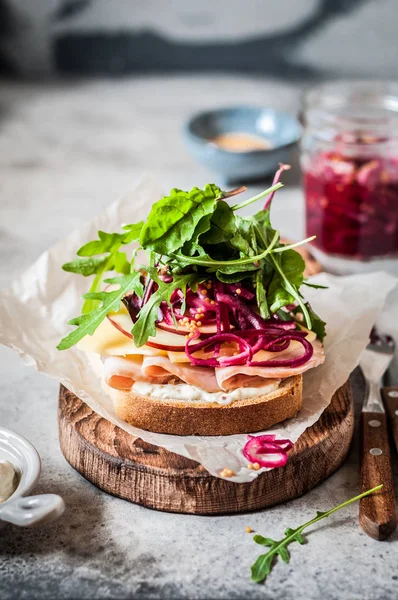 Ham and Pickeled Red Onion Open Sandwich — Stock Photo, Image