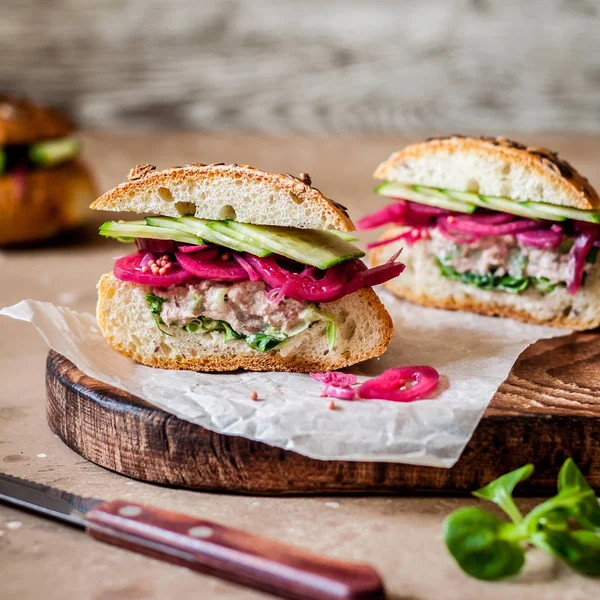 Ton balığı ve Salata Ekmek Rulo