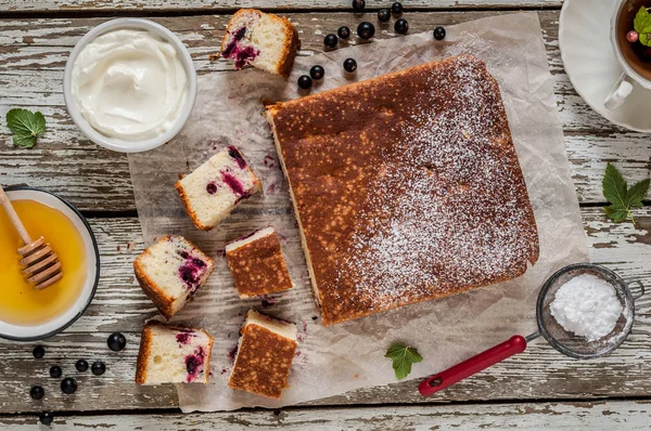 Sliced Blackcurrant Cake — Stock Photo, Image