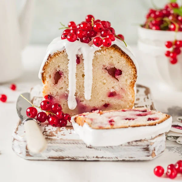 Sliced Redcurrant Cake — Stock Photo, Image