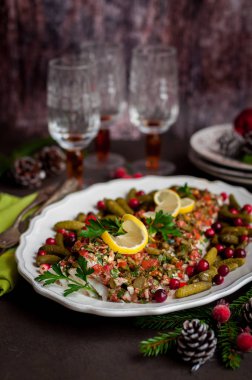 Domates, Ot, Fındık ve Gherkin Morina Balığı 