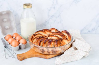 Cevizli Ekmek ve Tereyağı Puding