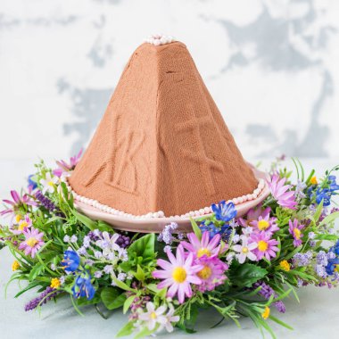 Paskalya Çikolatalı Kuark Tatlısı, Paskha