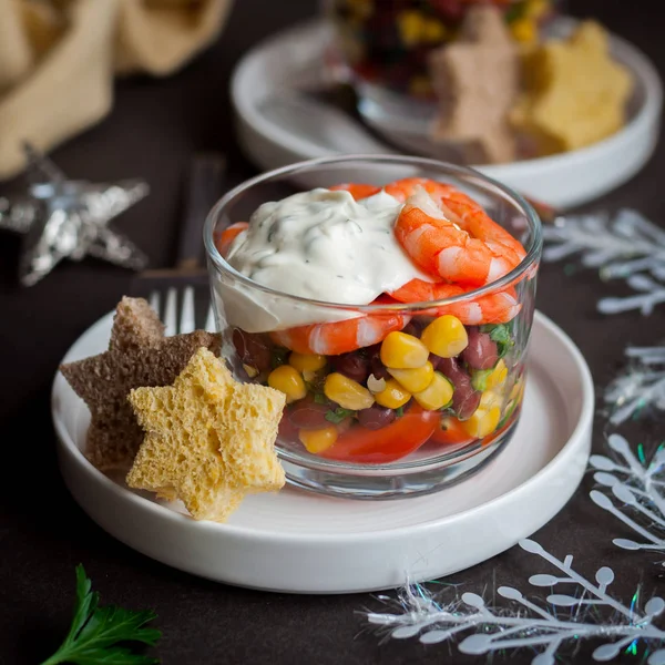 Mexikanischer Garnelensalat mit Mayonnaise-Dressing — Stockfoto