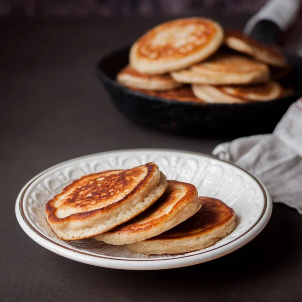 Flauschige Vollkornpfannkuchen — Stockfoto