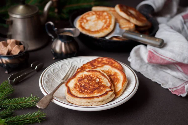 Flauschige Vollkornpfannkuchen — Stockfoto