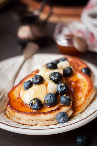 Pancakes with Mascarpone, Honey and Blueberries — Stock Photo, Image