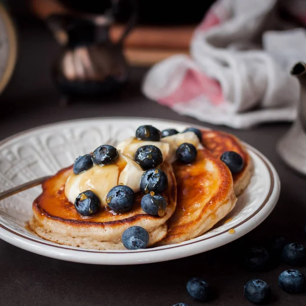 Pancakes with Mascarpone, Honey and Blueberries — Stock Photo, Image