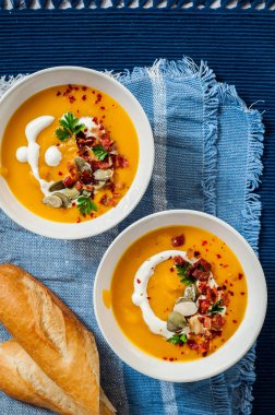 Kavrulmuş kabak kremalı çorba