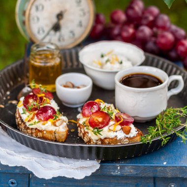 Üzüm Bruschetta Kahvaltı için Servis