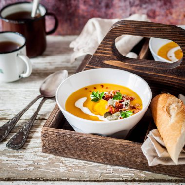 Kavrulmuş kabak kremalı çorba