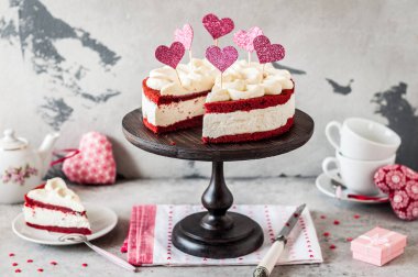 Dilimlenmiş Kırmızı Kadife Cheesecake