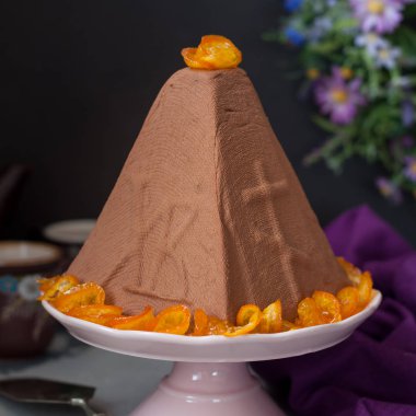 Paskalya Çikolatalı Kuark Tatlısı, Paskha