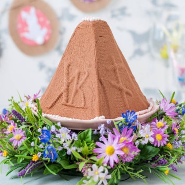 Paskalya Çikolatalı Kuark Tatlısı, Paskha