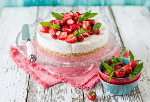 No Bake Strawberry Cheesecake — Stock Photo, Image