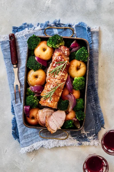 Roast Pork with Apples — Stock Photo, Image