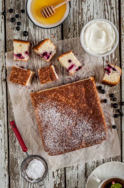 Dilimlenmiş Frenk Üzümlü Kek 