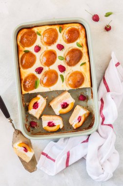 Kuark, Kayısı ve Ahududu Kek