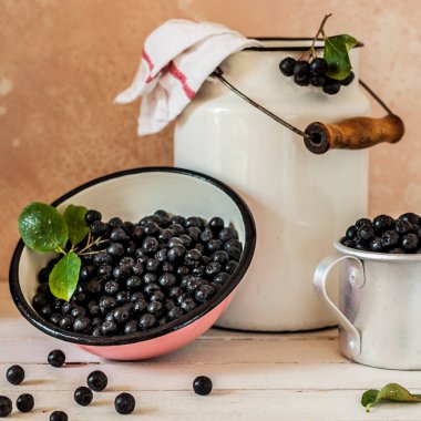 Mutfak Masasında Chokeberries