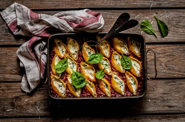 Pastas rellenas al horno Shell —  Fotos de Stock