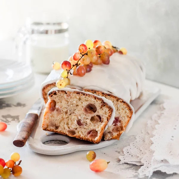 Bolo de iogurte com uvas — Fotografia de Stock