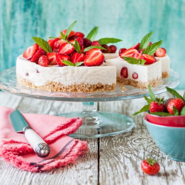 Hiç kek çilekli cheesecake