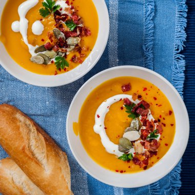 Kavrulmuş kabak kremalı çorba